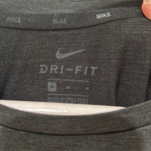 Nike Dry Fit Men’s Medium. Great condition! - Picture 2 of 3